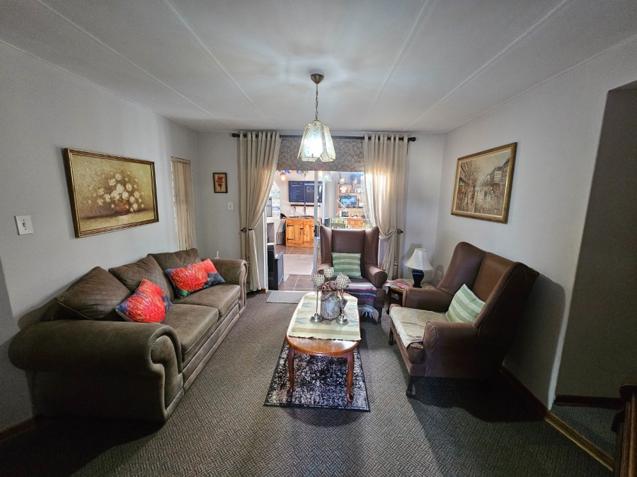 To Let 5 Bedroom Property for Rent in La Provance Free State